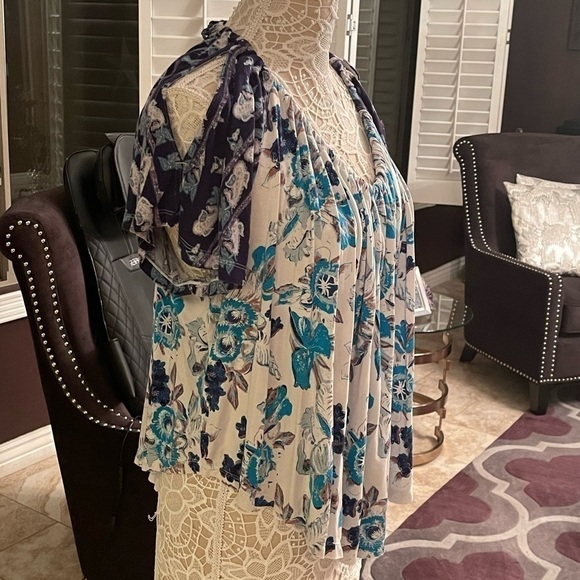 FREE People flow cold shoulder blouse - Picture 10 of 11